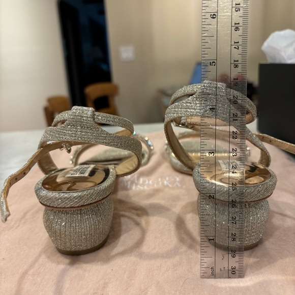 Badgley Mischa Platinum Chunky Heel Sandal - Size 8 - Picture 5 of 6